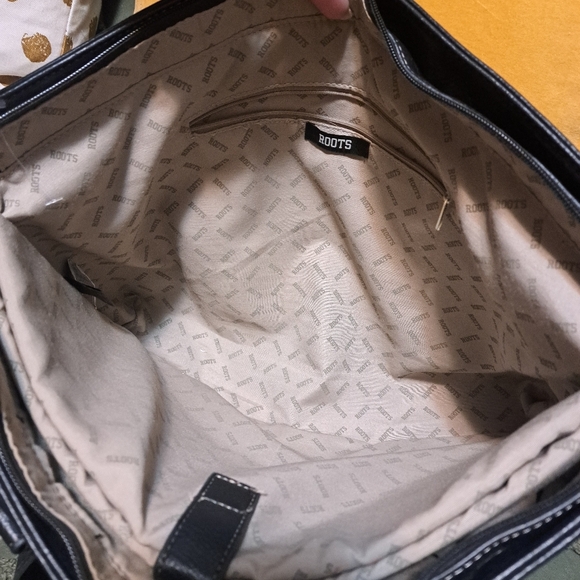 Roots Faux Leather Black Laptop / Tote Bag - Picture 4 of 7